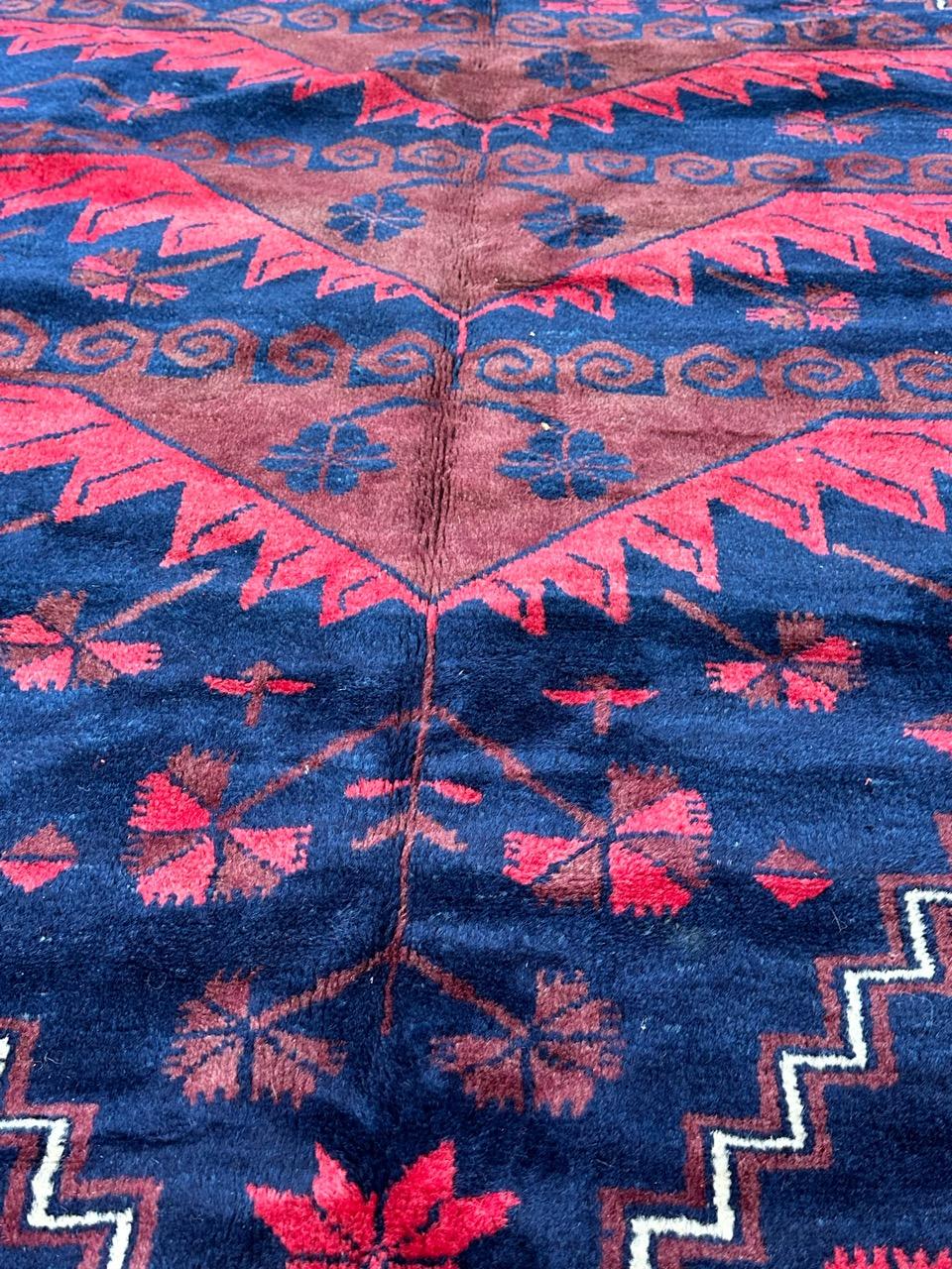 Bobyrugs schöner großer türkischer Vintage-Teppich im Angebot 4