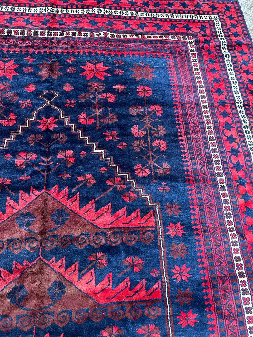 Wonderful large vintage Turkish Anatolian rug with nice geometrical design and beautiful colours with a blue navy white and red, entirely hand knotted with wool on wool foundation 

✨✨✨
