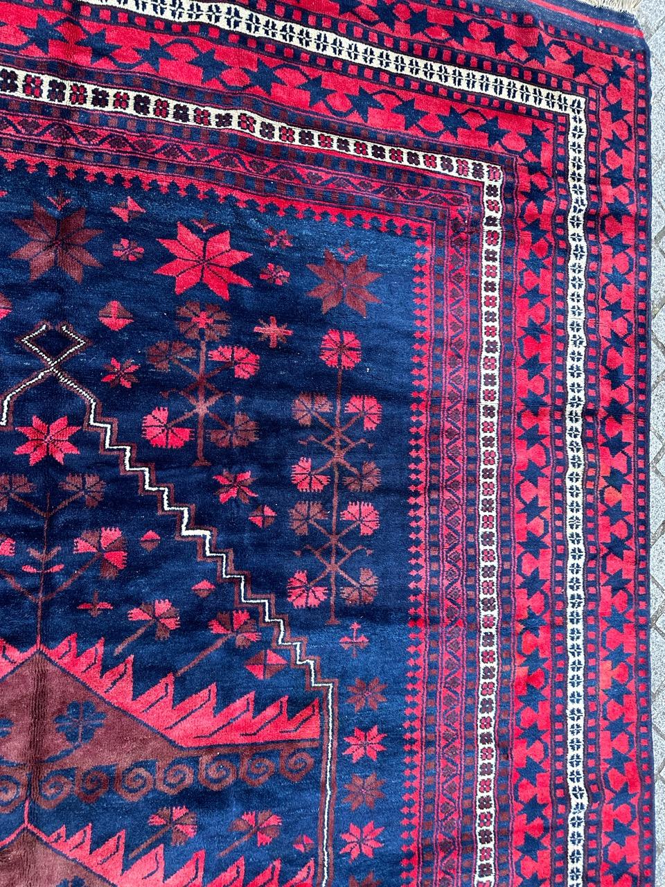 Bobyrugs schöner großer türkischer Vintage-Teppich im Angebot 1