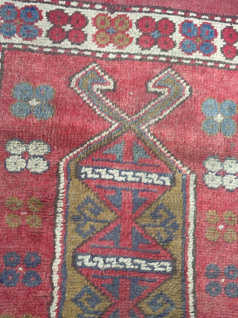 Bobyrugs schöner anatolischer türkischer Teppich aus der Mitte des Jahrhunderts (Oushak) im Angebot