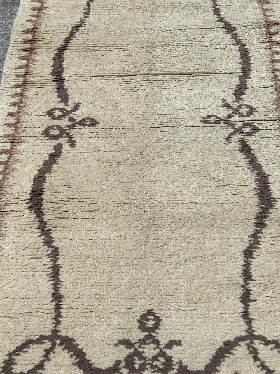 Noué à la main Beau tapis art déco marocain du milieu du siècle dernier en vente