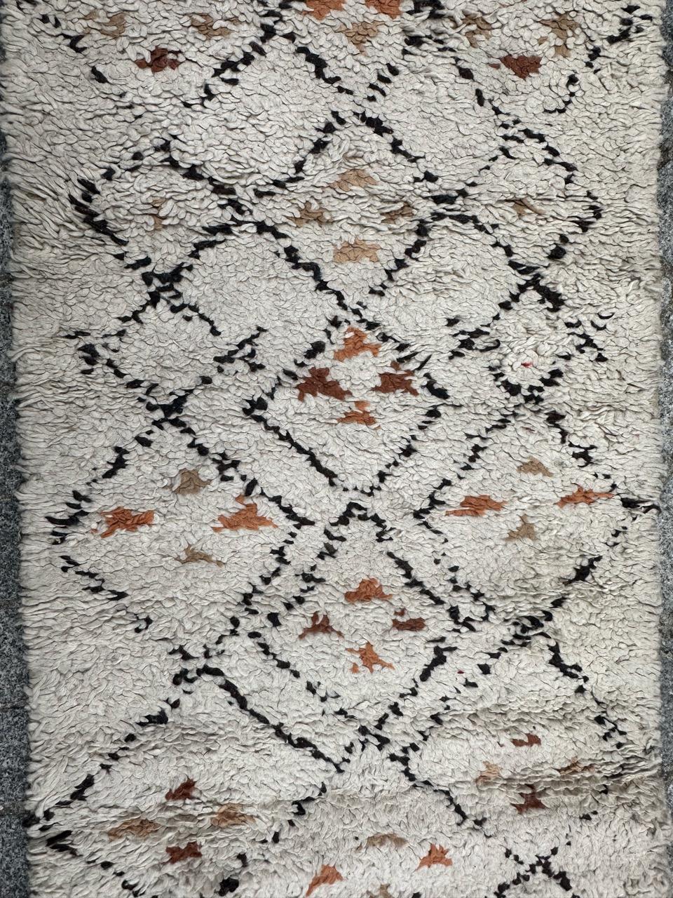nice mid century small  tribal Beni Ouarain Moroccan rug  For Sale 6