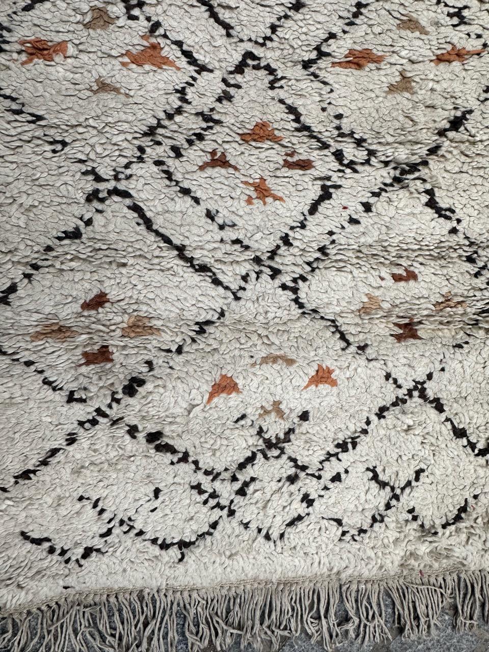 nice mid century small  tribal Beni Ouarain Moroccan rug  For Sale 7