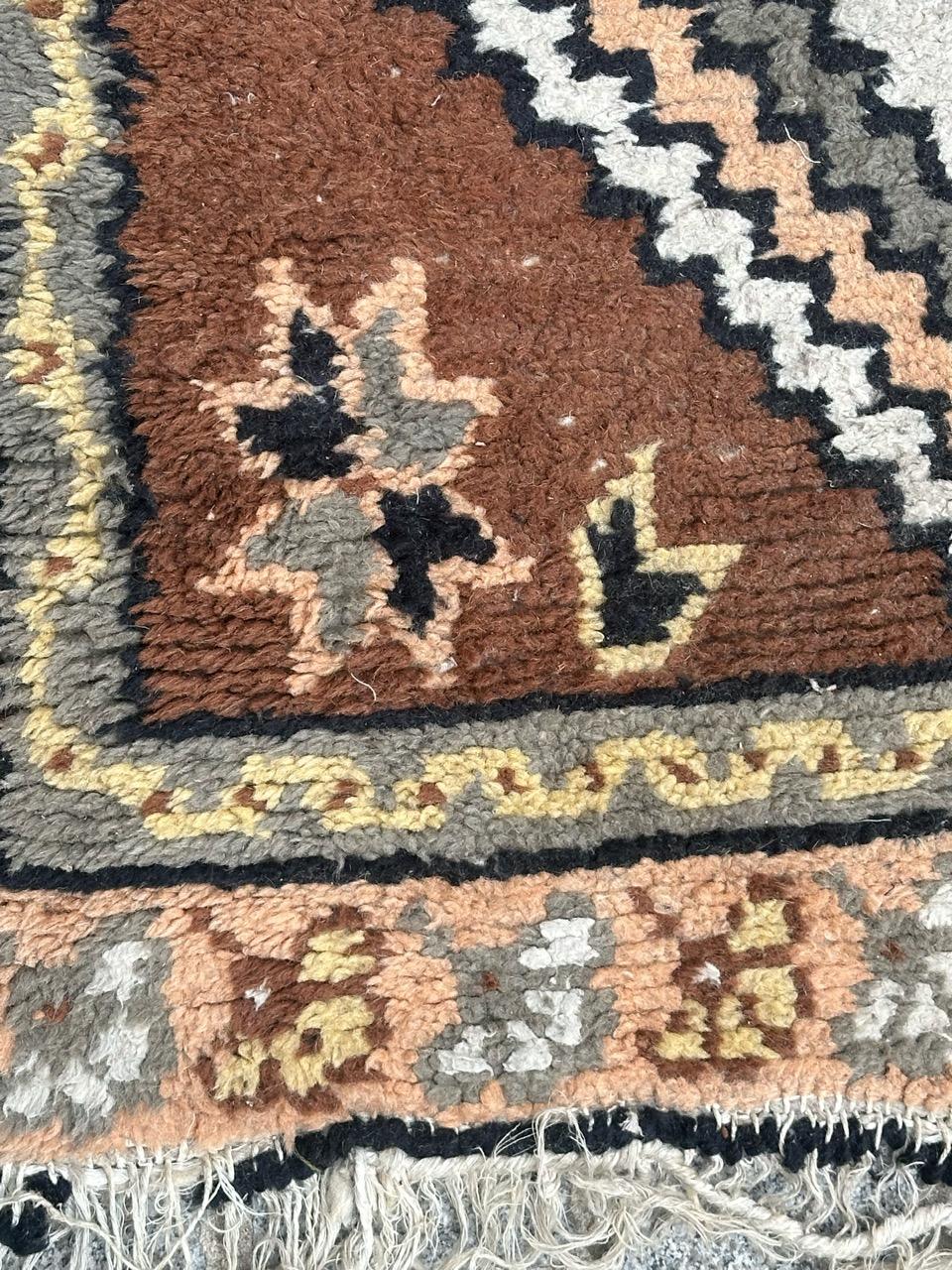 Hand-Knotted nice small mid century Moroccan rug  For Sale