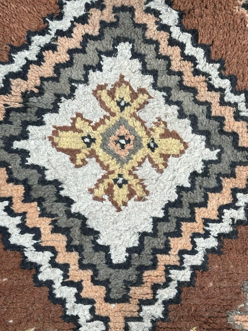 schöner kleiner marokkanischer Teppich aus der Mitte des Jahrhunderts  (Handgeknüpft) im Angebot