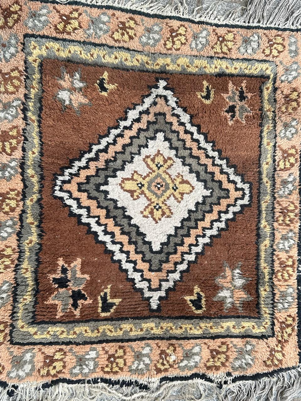 schöner kleiner marokkanischer Teppich aus der Mitte des Jahrhunderts  (Wolle) im Angebot