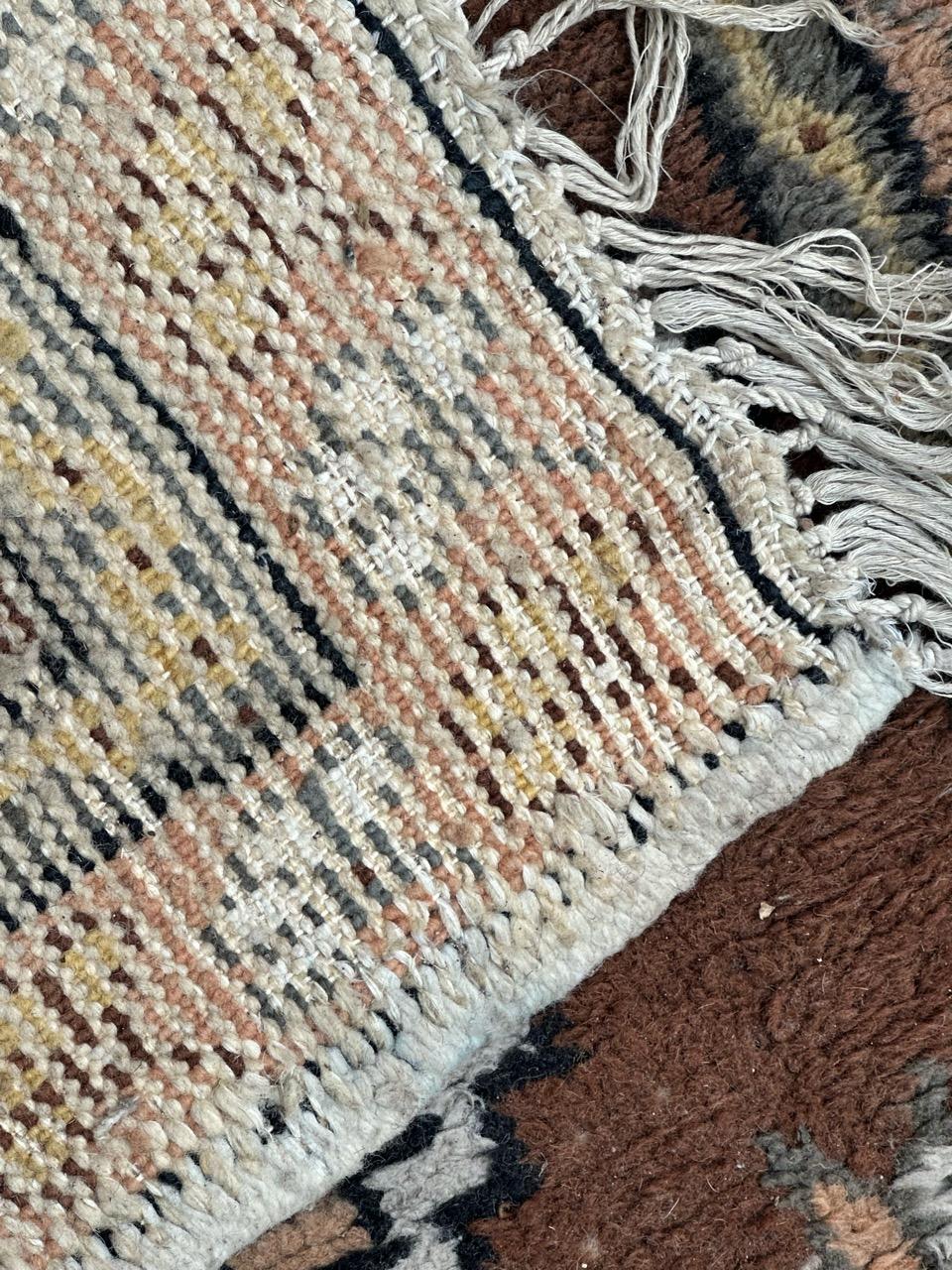schöner kleiner marokkanischer Teppich aus der Mitte des Jahrhunderts  im Angebot 1