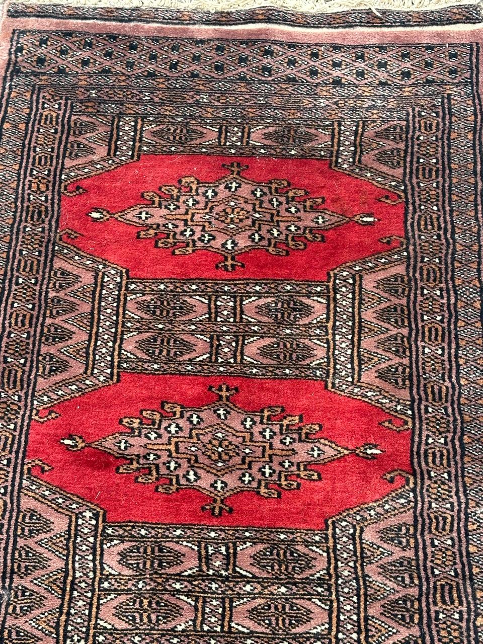 Bobyrug's nice small vintage Pakistani rug design Turkmen  Bon état - En vente à Saint Ouen, FR