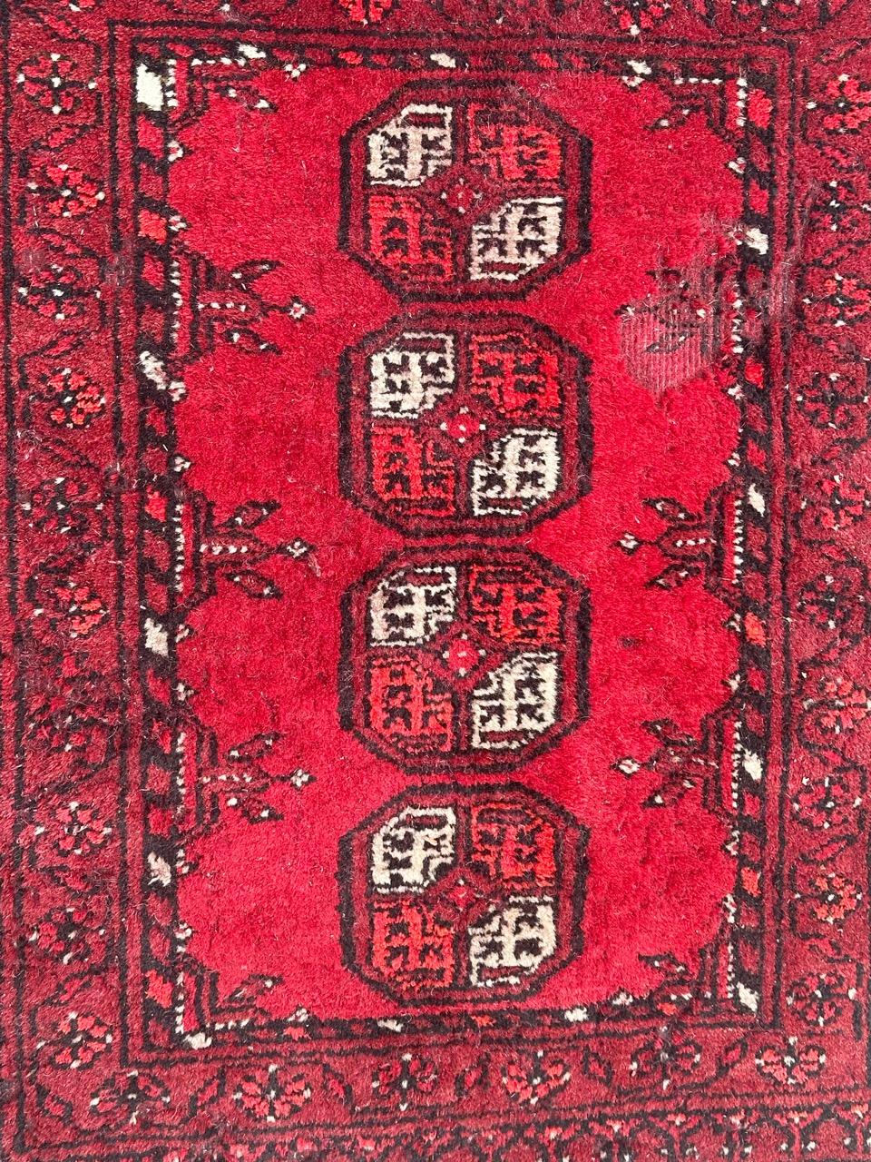 Nice small vintage Turkmen rug with a geometrical Bokhara design and beautiful colours with red, blue and white, some wears due to the use, entirely hand knotted with wool on wool foundation 

✨✨✨
