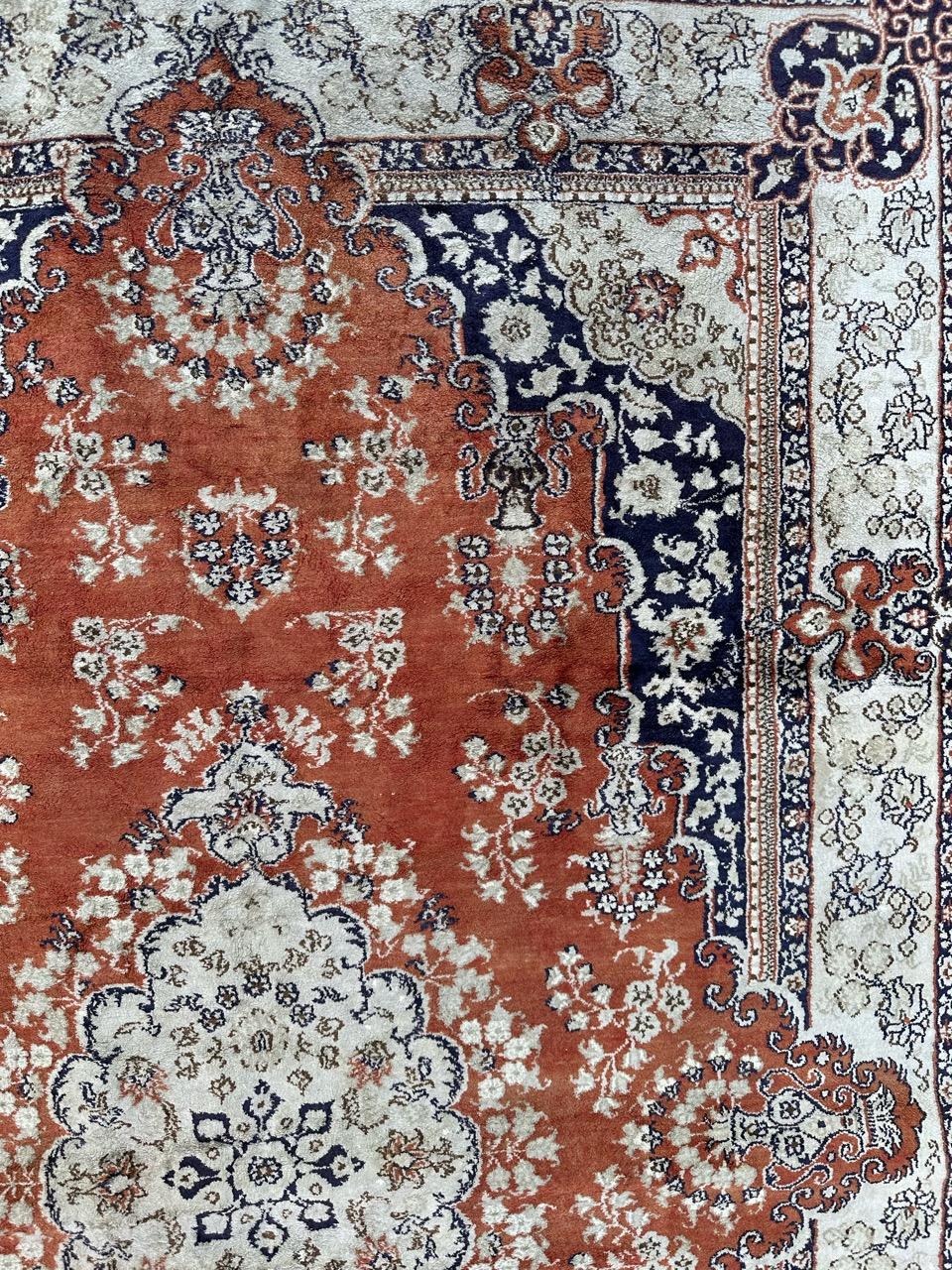 Annodato a mano Il bel tappeto vintage di Bobyrug in seta Sino Qom di ottima qualità in vendita