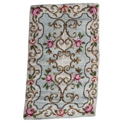 Le joli tapis à l'aiguille français vintage de Bobyrug 