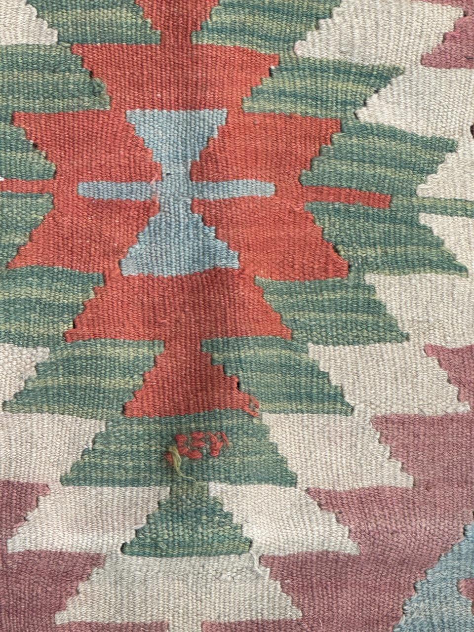Tissé à la main Joli kilim turc d'Anatolie vintage en vente