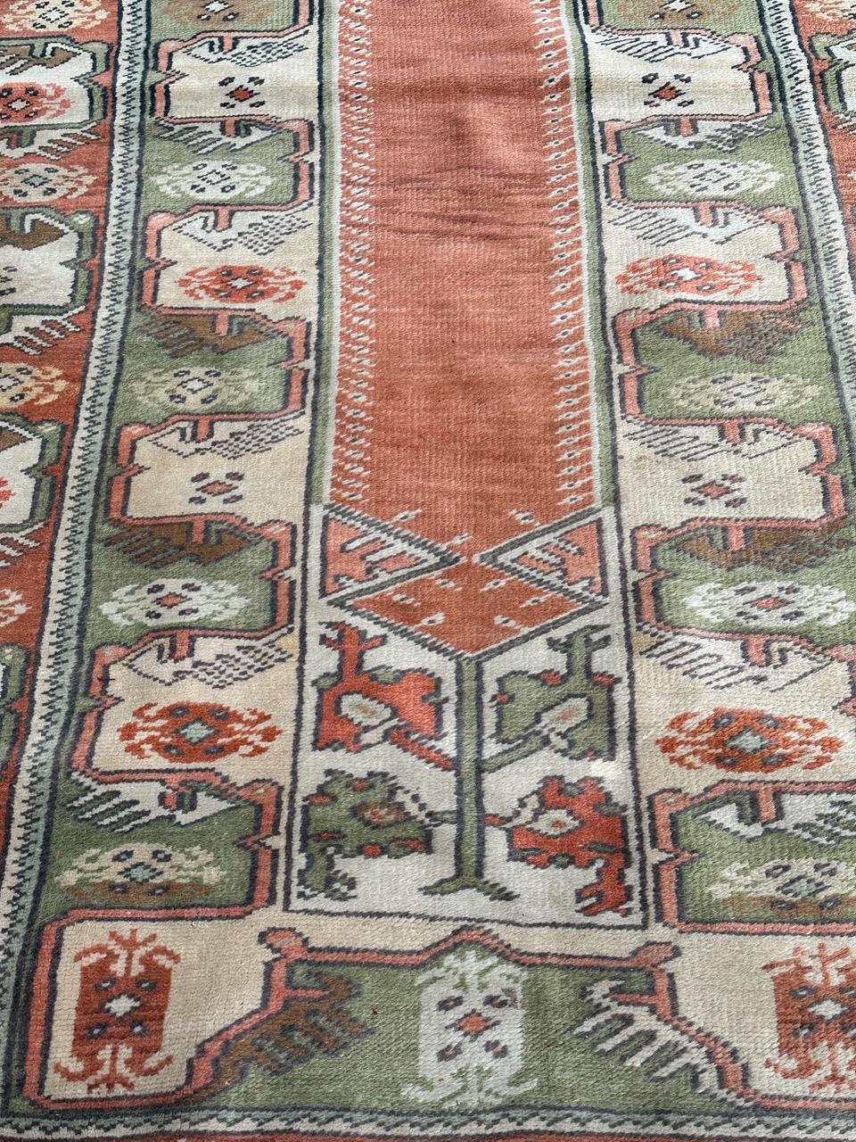 Pretty mid century Turkish rug with nice geometrical design and beautiful colours with an orange field with green and white, entirely hand knotted with wool on wool foundation.

✨✨✨
