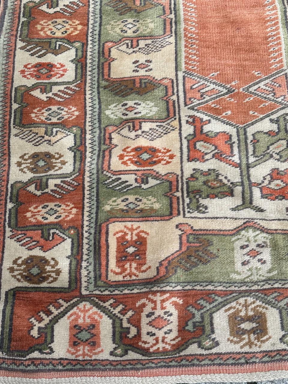 Oushak Bobyrug’s nice vintage Turkish Anatolian rug  For Sale