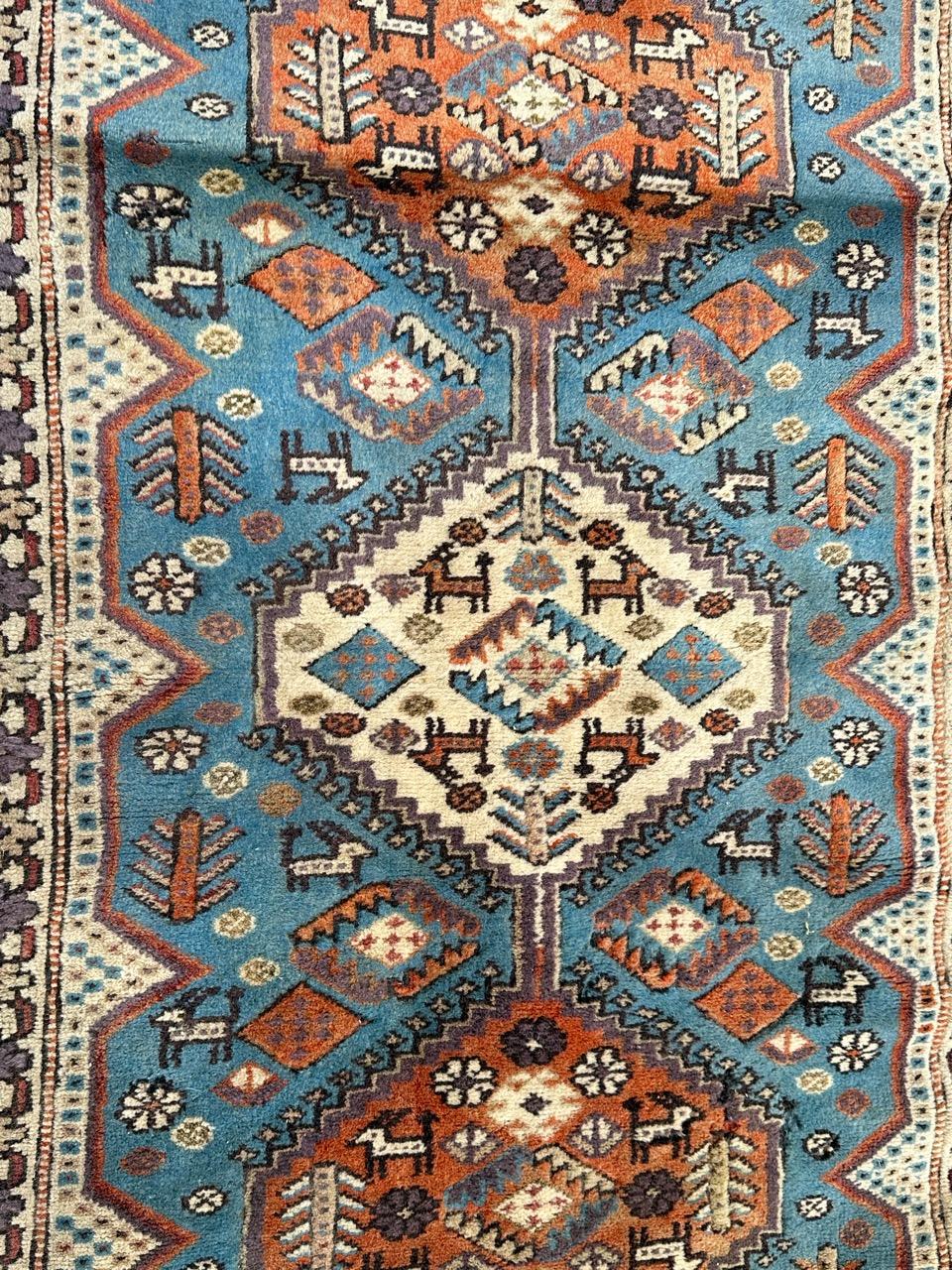Pretty mid century Turkish Anatolian rug with nice geometrical and tribal design and nice colours with a light blue field and white and purple and orange in design. Entirely hand knotted with wool on wool foundation.

✨✨✨
