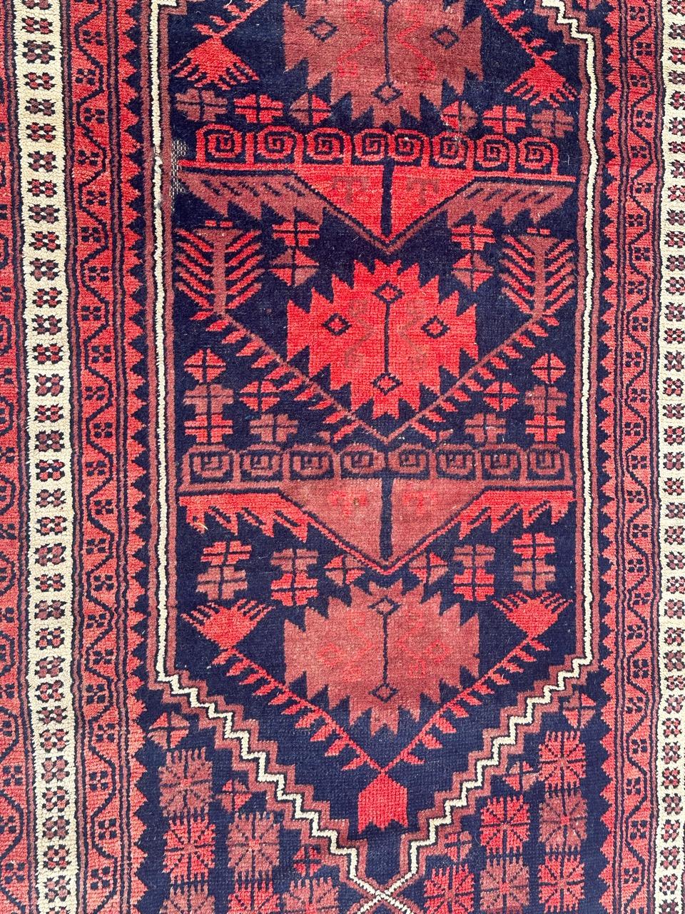 Pretty vintage Turkish rug with beautiful geometrical design and nice colours with red, blue purple and white, entirely hand knotted with wool on wool foundation 
Small wears !

✨✨✨
