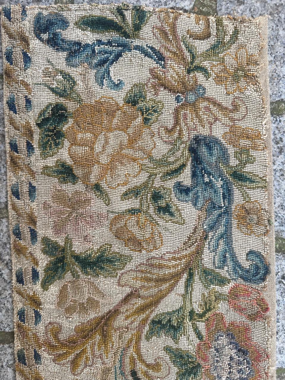 Bobyrug’s pretty 18th century French needlepoint fragment In Good Condition For Sale In Saint Ouen, FR