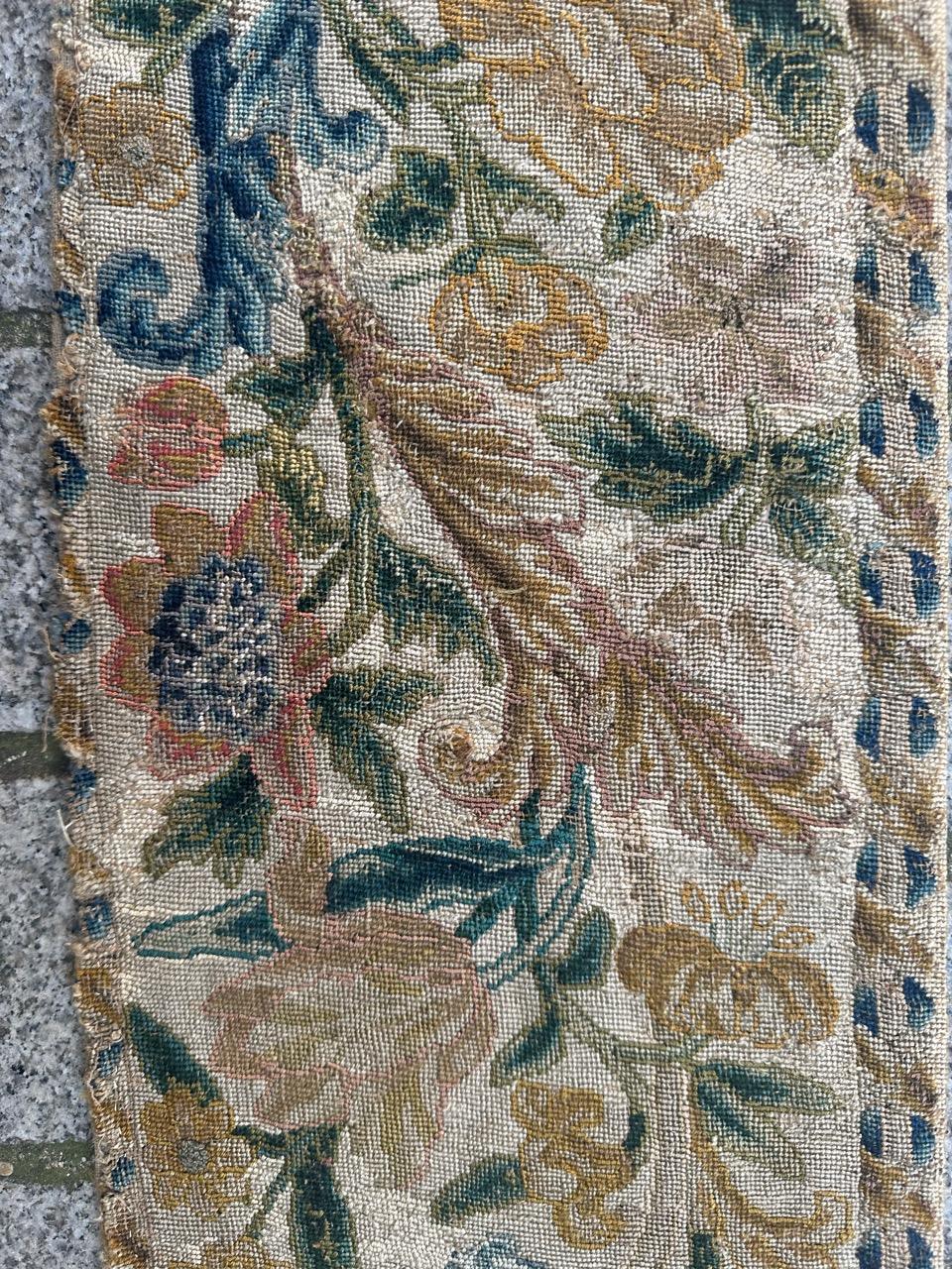 Bobyrug’s pretty 18th century French needlepoint fragment In Good Condition For Sale In Saint Ouen, FR