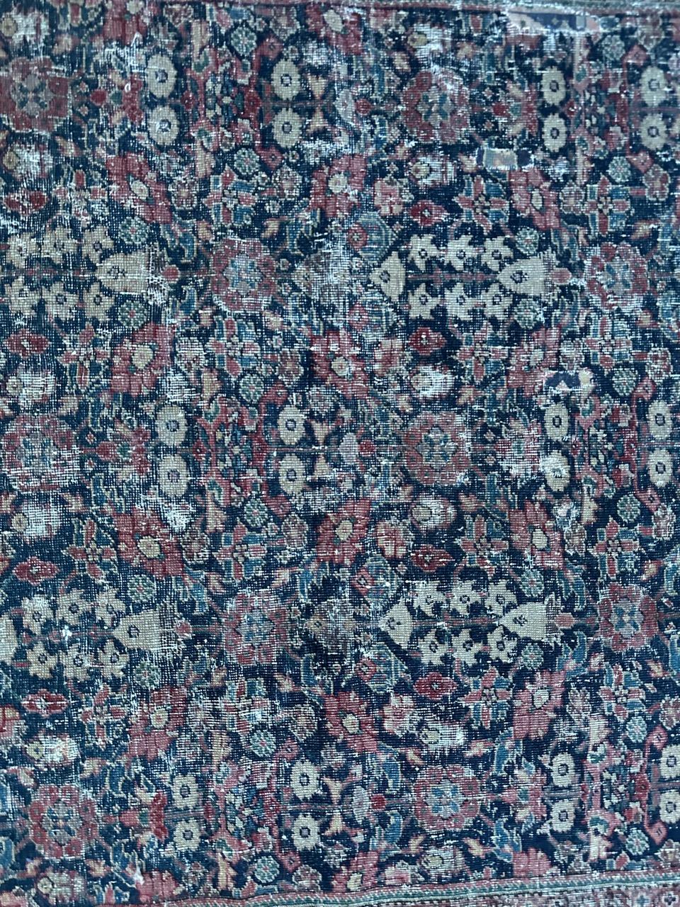 Bobyrug's hübscher antiker Farahan-Teppich (gealtert) im Angebot 2