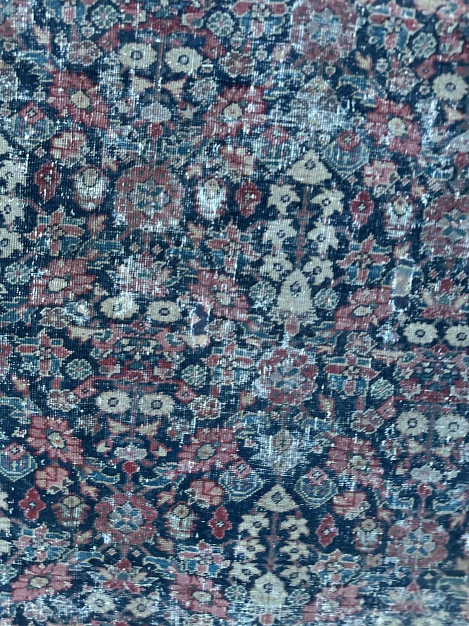 Bobyrug's hübscher antiker Farahan-Teppich (gealtert) im Angebot 6