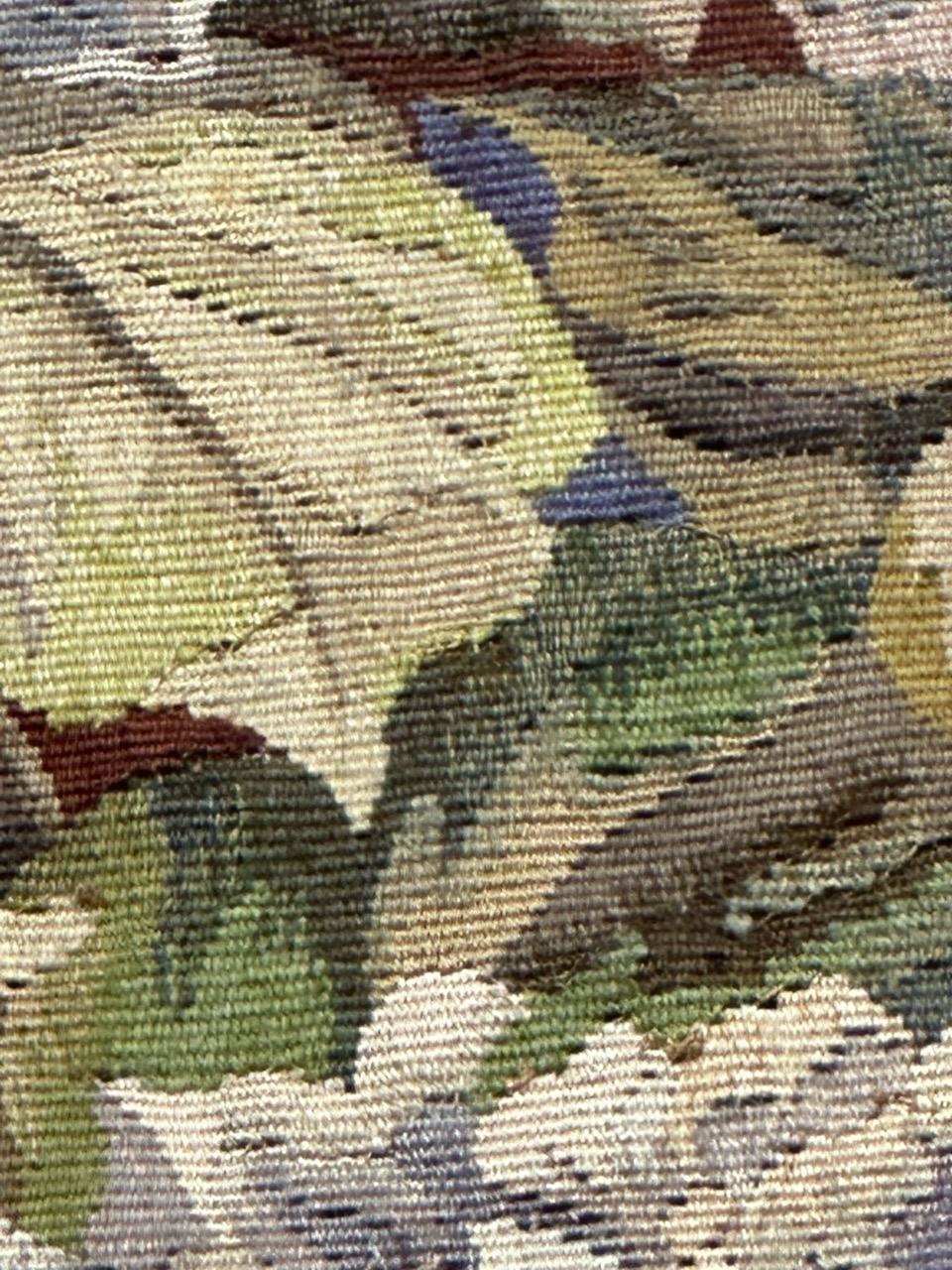 Bobyrug's Hübscher antiker feiner französischer Aubusson-Wandteppich, Blumentopf im Angebot 4