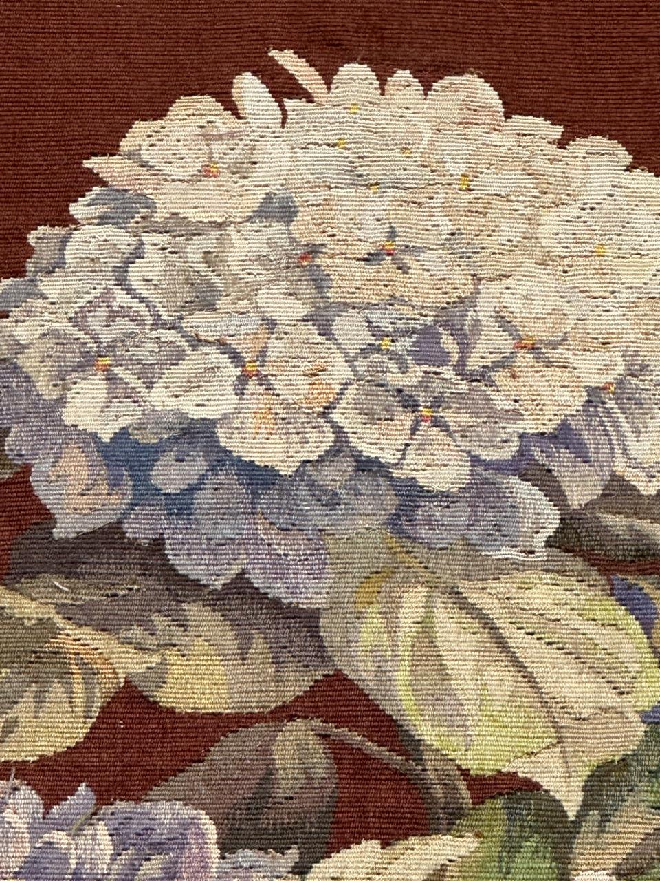 Bobyrug's Hübscher antiker feiner französischer Aubusson-Wandteppich, Blumentopf (Handgewebt) im Angebot