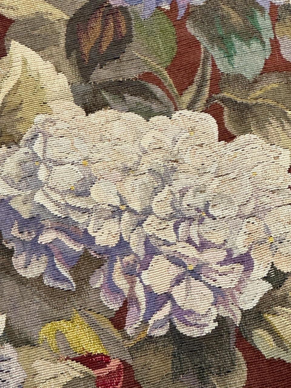 Bobyrug's Hübscher antiker feiner französischer Aubusson-Wandteppich, Blumentopf (Wolle) im Angebot