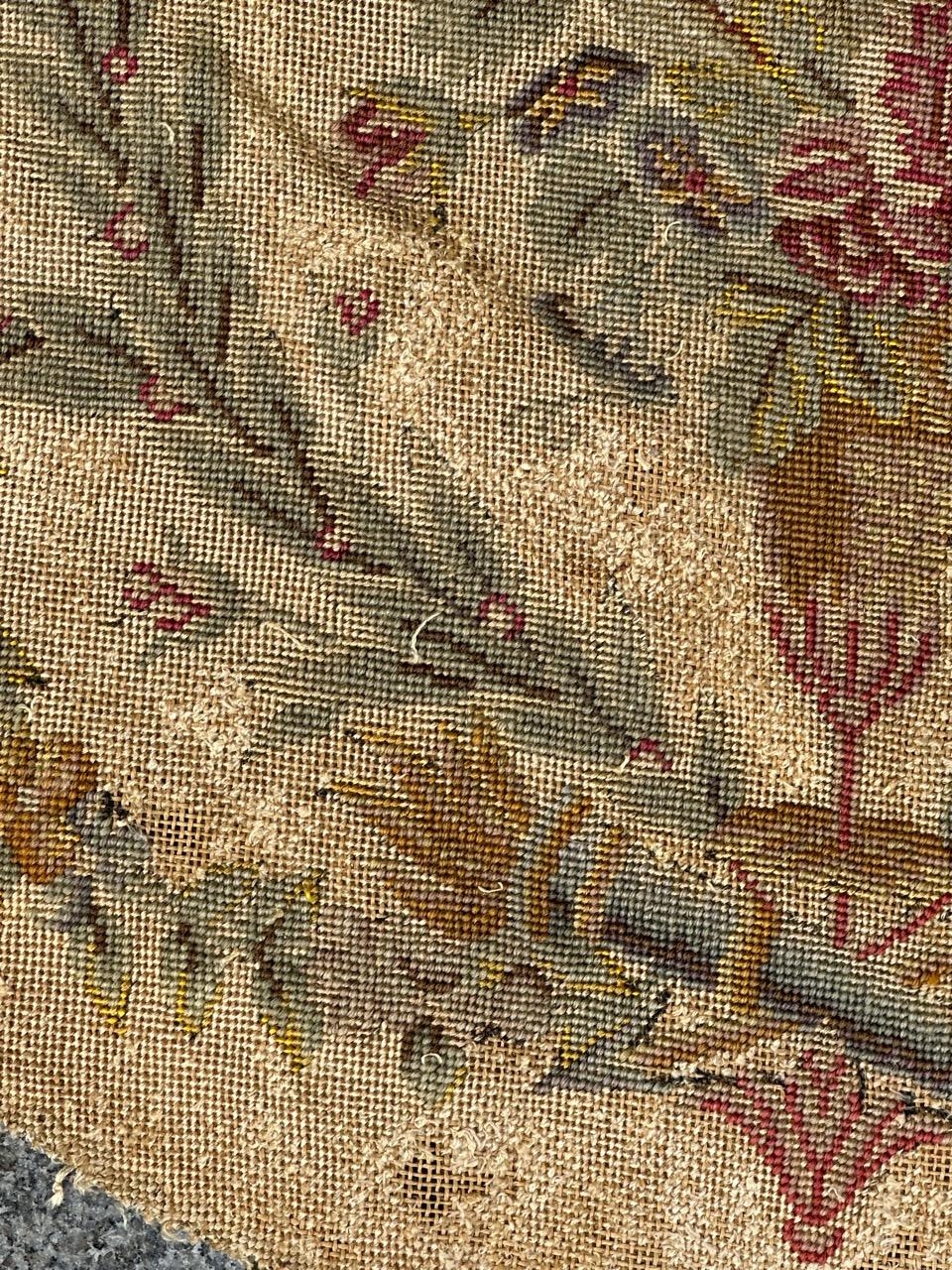 Bobyrug's hübscher antiker französischer Nadelspitze-Stuhlbezug Wandteppich  (Aubusson) im Angebot
