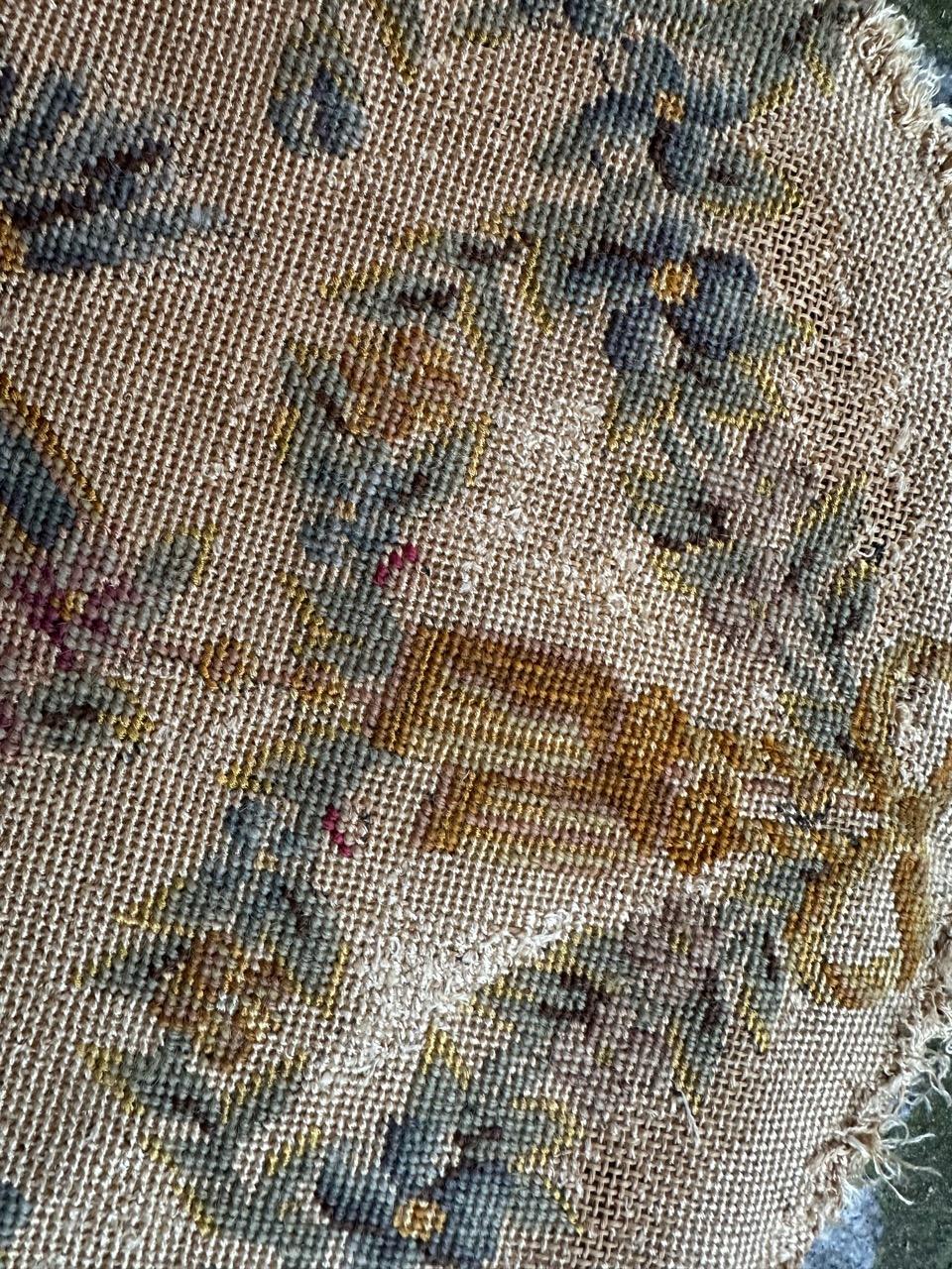 Bobyrug's hübscher antiker französischer Nadelspitze-Stuhlbezug Wandteppich  (Aubusson) im Angebot