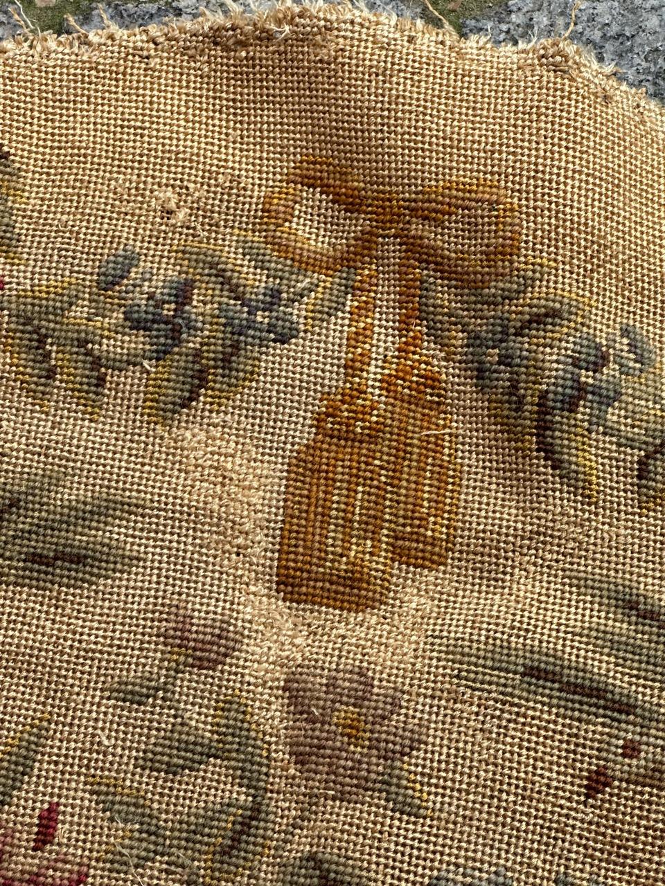 Bobyrug's hübscher antiker französischer Nadelspitze-Stuhlbezug Wandteppich  (Gobelinstrickerei) im Angebot
