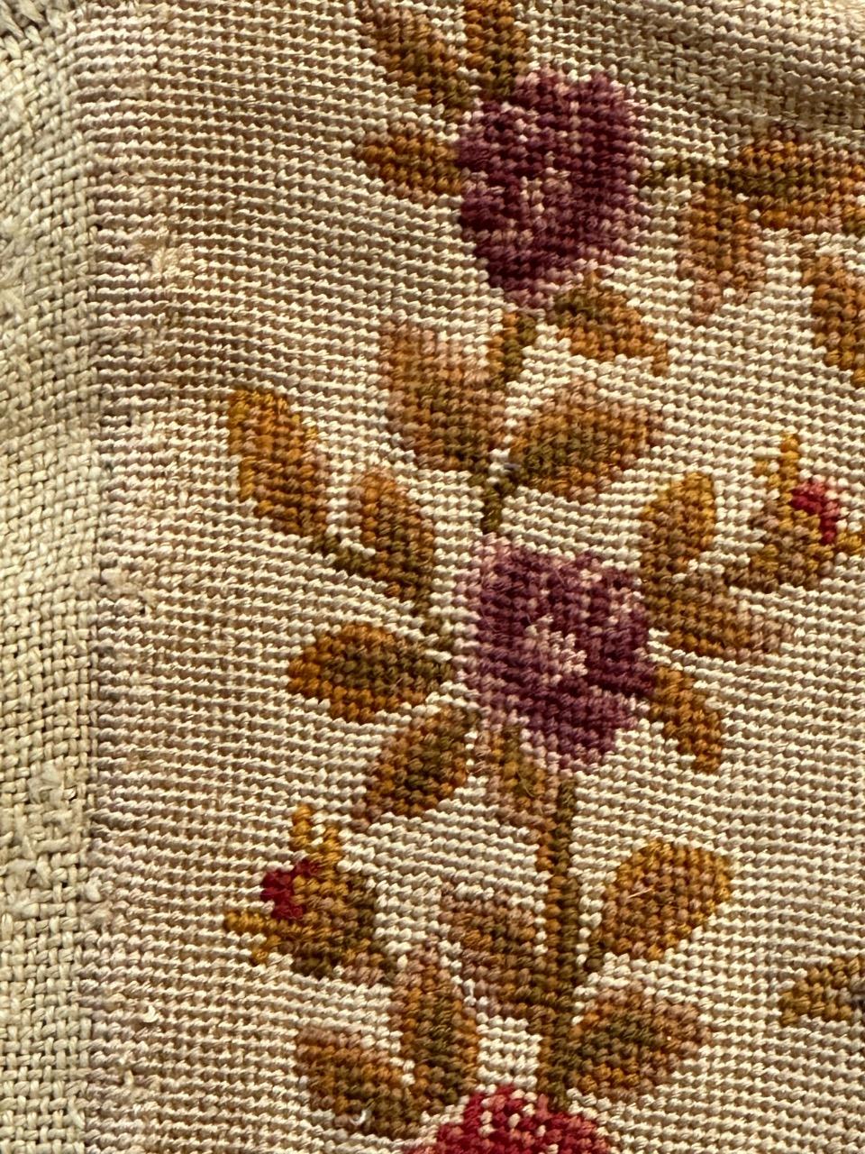 Bonito tapiz antiguo francés de punto de aguja para cubrir sillas de Bobyrug en Bueno estado para la venta en Saint Ouen, FR