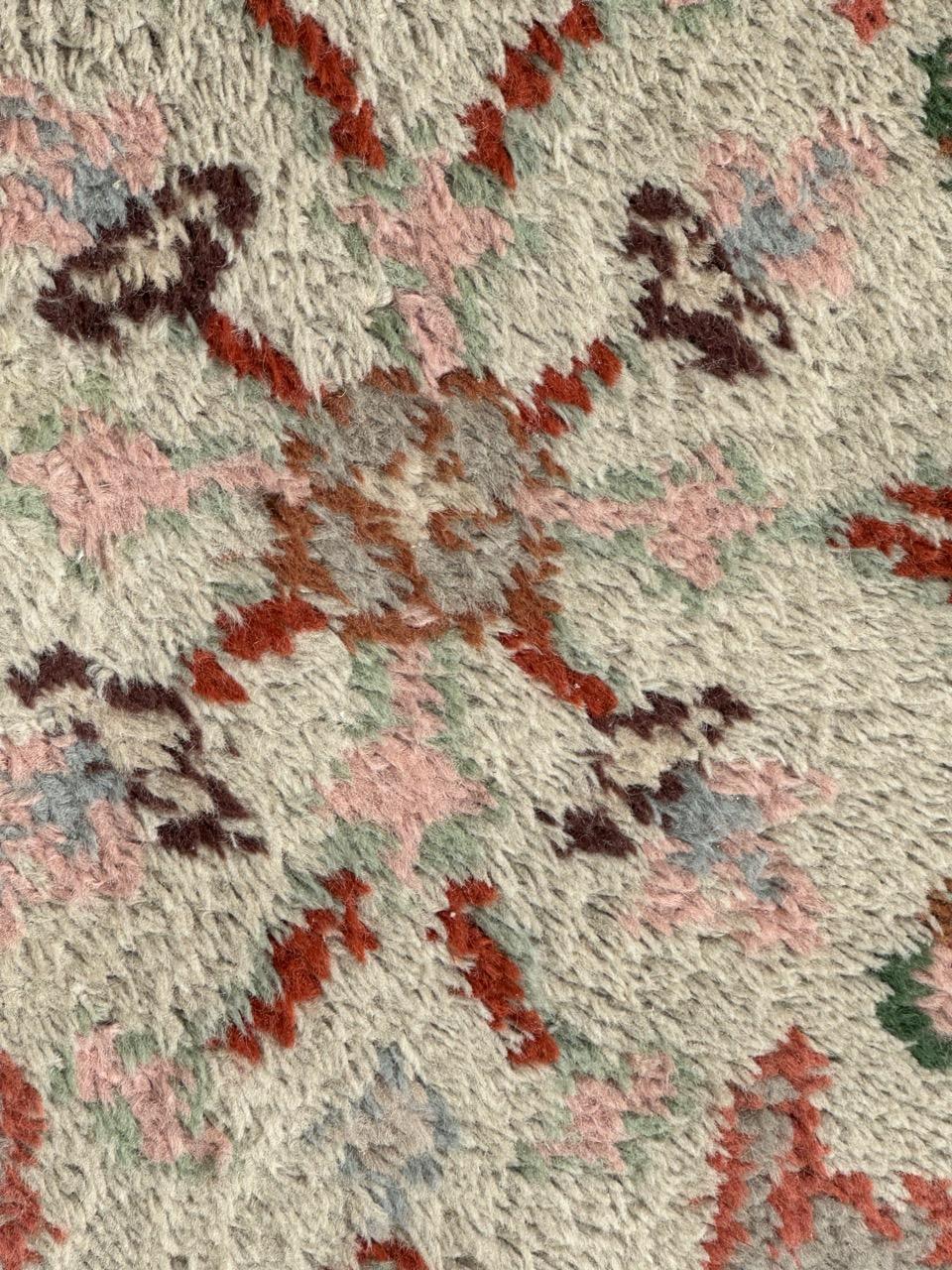 Bobyrug's hübscher antiker marokkanischer Teppich im Oushak-Stil  (20. Jahrhundert) im Angebot