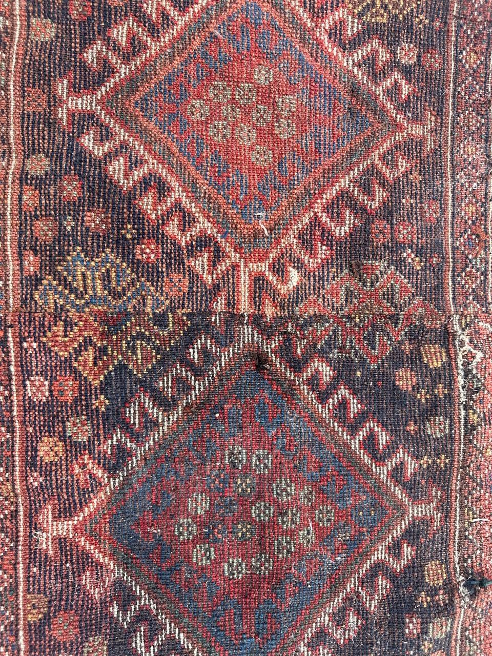 joli petit tapis antique en fragments de qashqai en vente 10