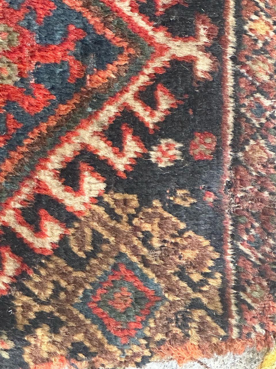 pretty antique small qashqai fragment rug  In Fair Condition For Sale In Saint Ouen, FR