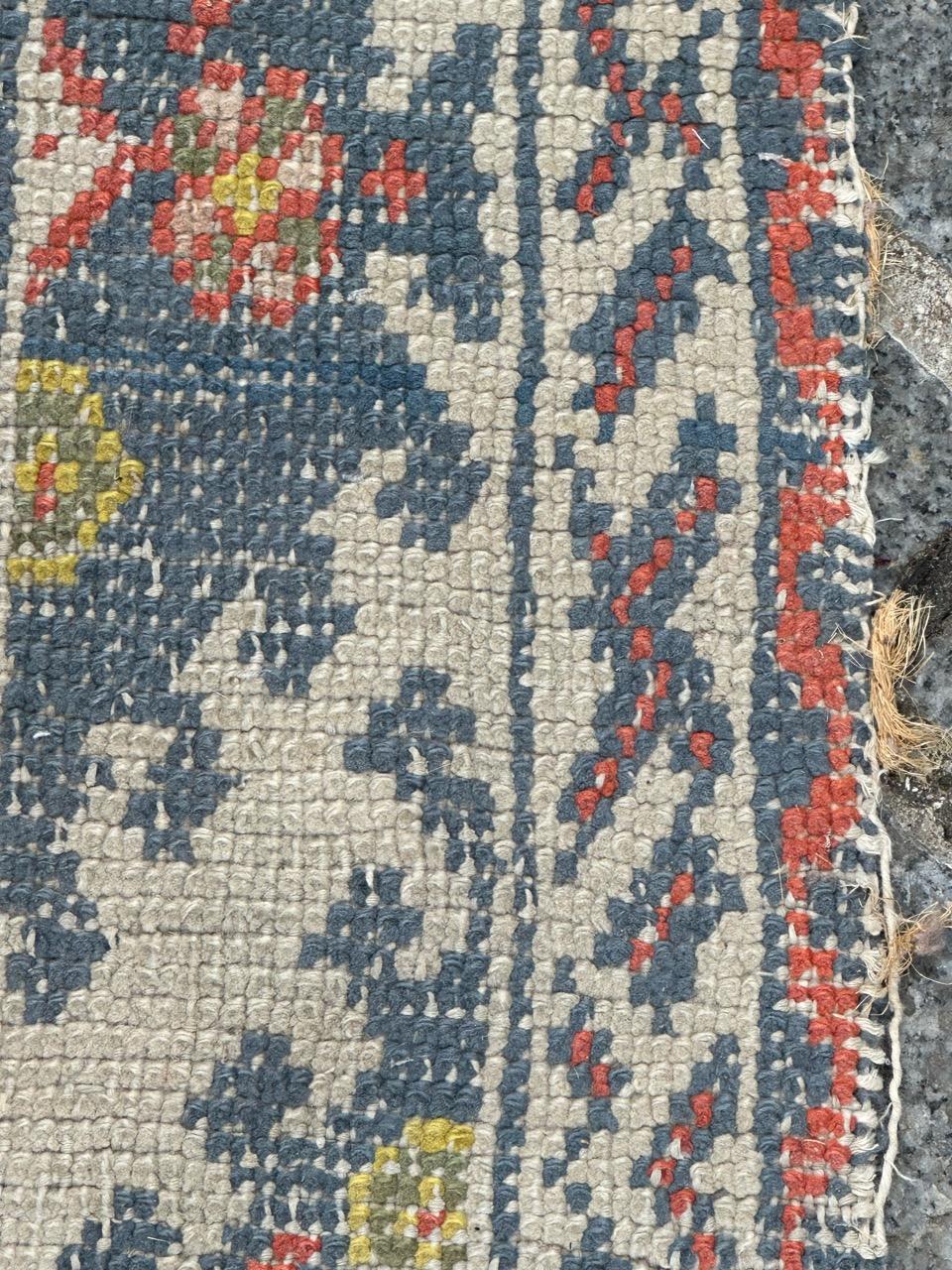 Joli petit tapis ancien turc oushak de Bobyrug  en vente 7