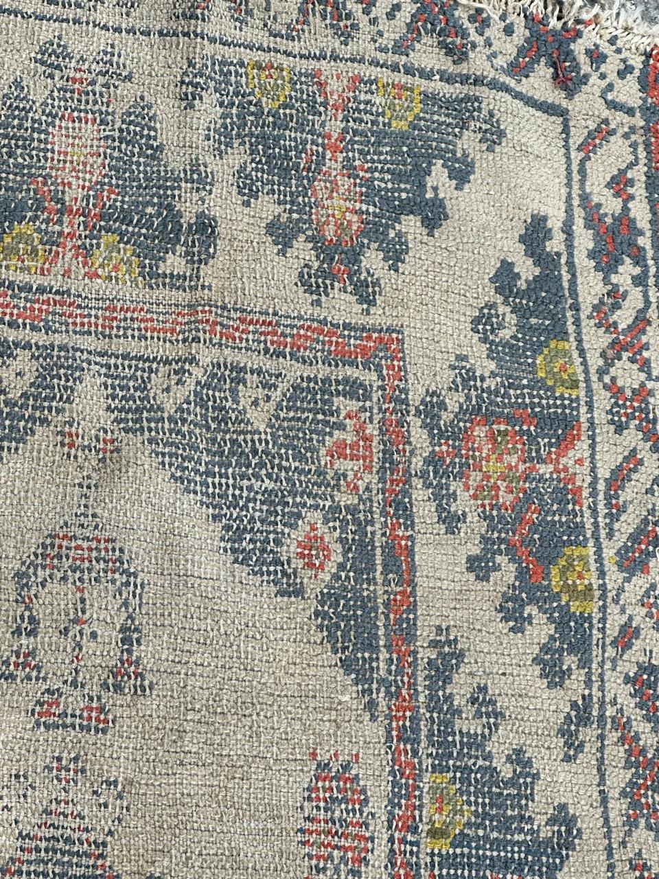 Joli petit tapis ancien turc oushak de Bobyrug  en vente 1