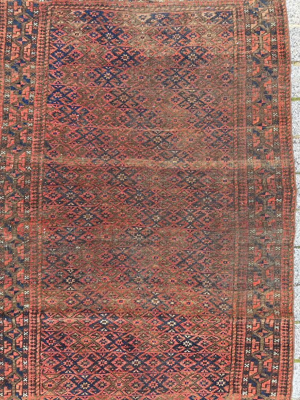 Schöner antiker Belutsch-Teppich mit schönem Stammesmuster und schönen Naturfarben, mit einigen Gebrauchsspuren, komplett handgeknüpft mit Wolle auf Wollfond 

✨✨✨
