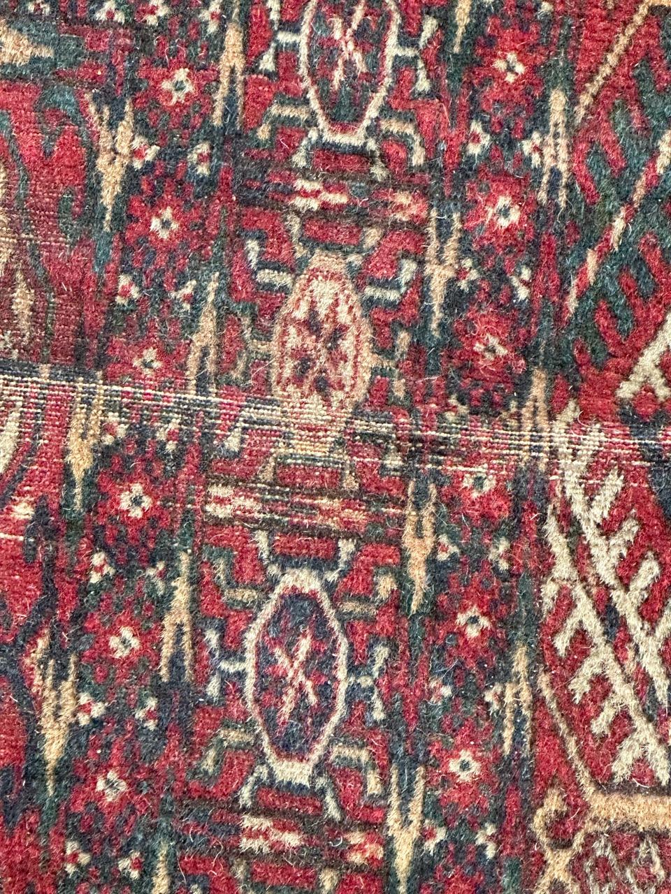 Bobyrugs hübscher antiker Bokhara-Teppich in Notlage  im Zustand „Starke Gebrauchsspuren“ im Angebot in Saint Ouen, FR