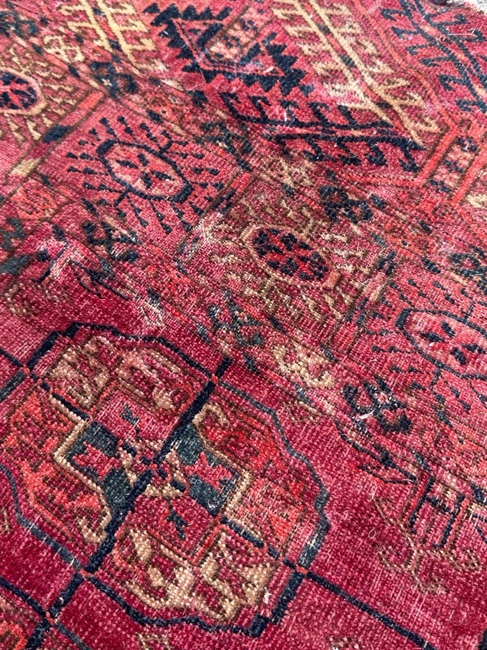 Le joli tapis antique Tekke Bokhara de Bobyrug, qui a subi des dégradations  en vente 10