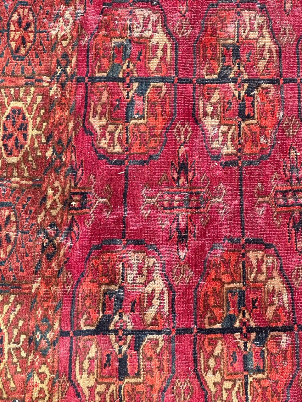 XIXe siècle Le joli tapis antique Tekke Bokhara de Bobyrug, qui a subi des dégradations  en vente