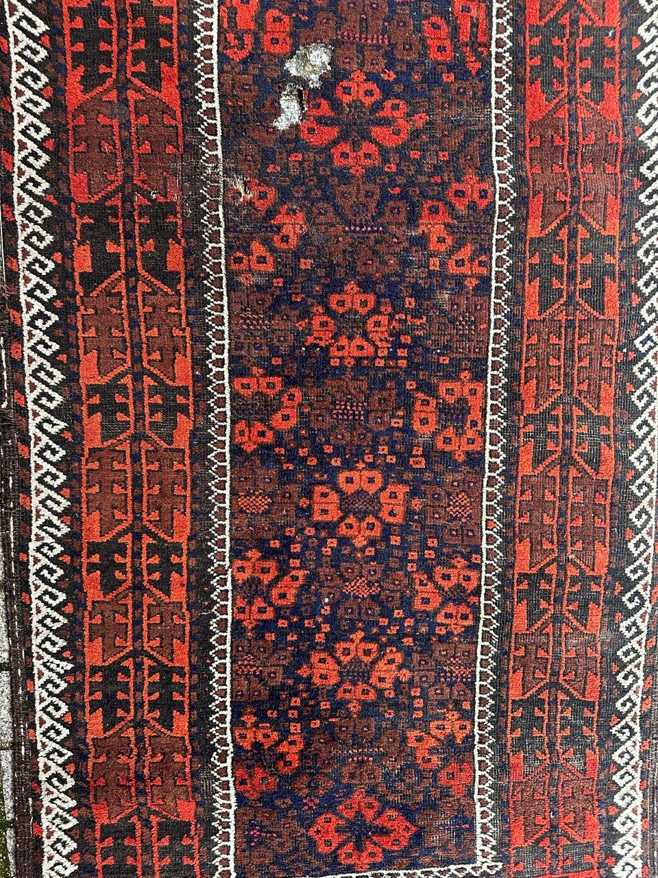 Bonita alfombra antigua turcomana baluch envejecida de Bobyrug en venta 6