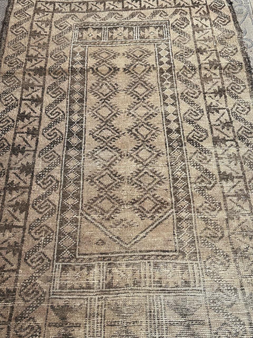Bobyrug’s pretty faded mid century Baluch rug  In Distressed Condition For Sale In Saint Ouen, FR