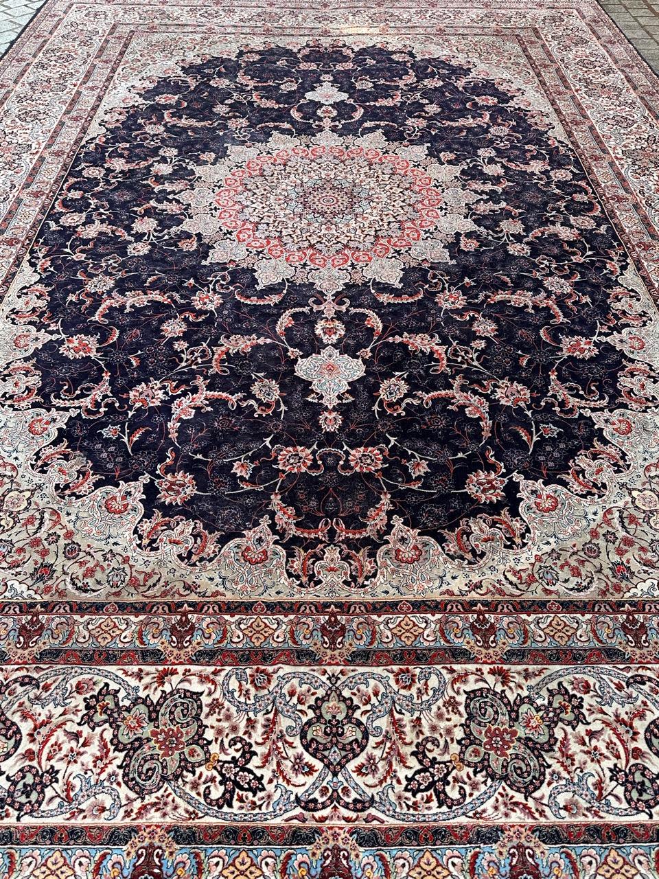 hübscher großer Tabriz-Design-Teppich im Angebot 7