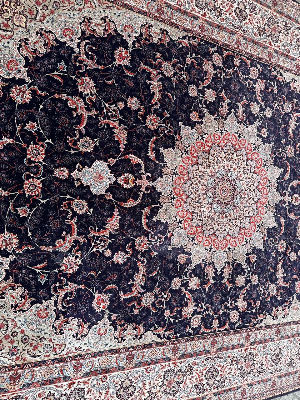 pretty large Tabriz design rug In Good Condition For Sale In Saint Ouen, FR
