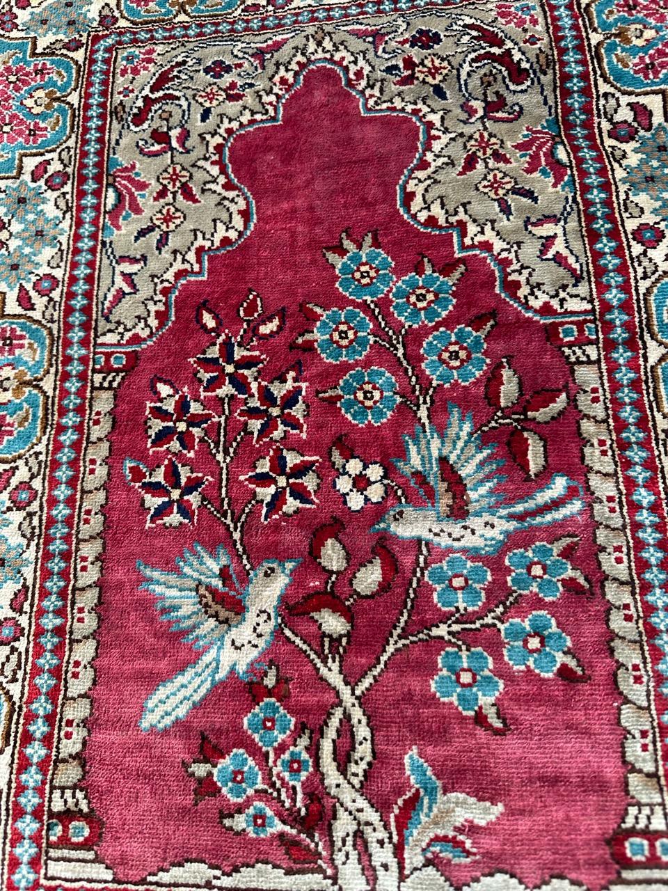 Pretty vintage little Turkish rug with nice mihrab design and beautiful colours, entirely and finely hand knotted with silk on silk foundation.

✨✨✨
