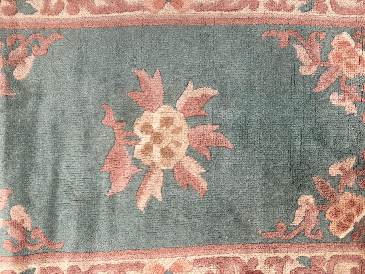 Nice mid century Chinese art deco design rug with beautiful design with stylized flowers and beautiful colours with a green field and pink and purple flowers on a white field border. Entirely and finely hand knotted with wool on cotton