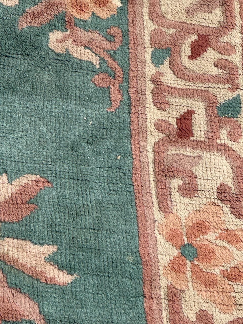 Le joli petit tapis art déco chinois vintage de Bobyrug  en vente 1