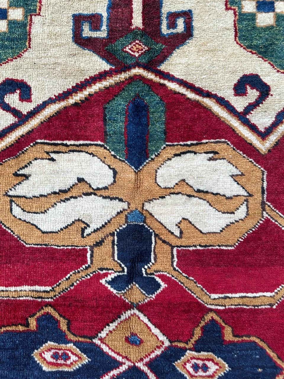 Bobyrugs hübscher Aserbaidschan-Teppich aus der Mitte des Jahrhunderts im Angebot 9