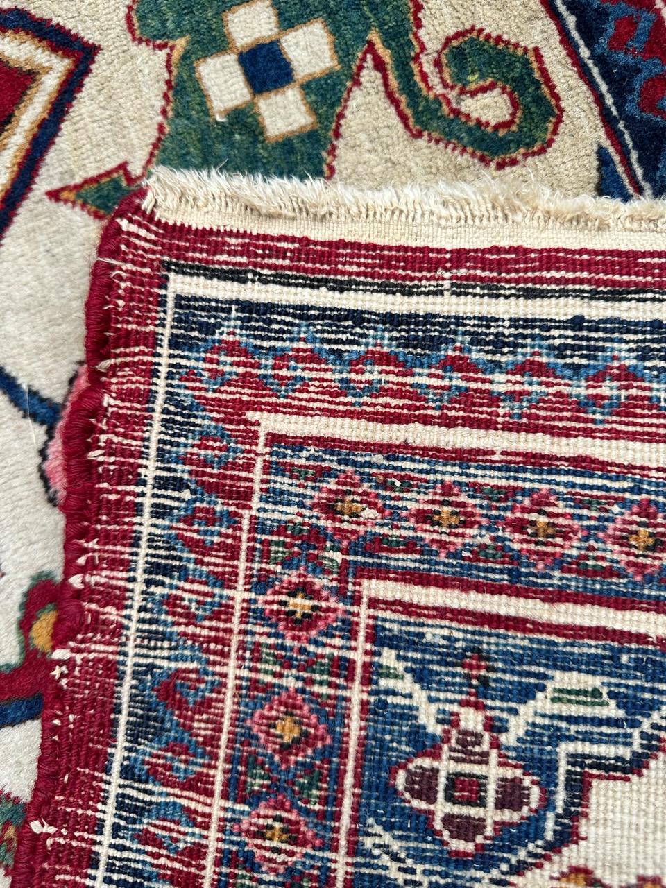 Bobyrugs hübscher Aserbaidschan-Teppich aus der Mitte des Jahrhunderts im Angebot 10