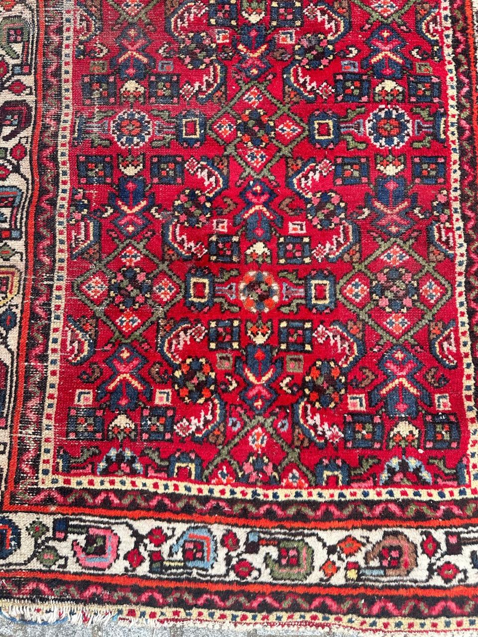 Rustico grazioso tappeto Hamadan di metà secolo in vendita